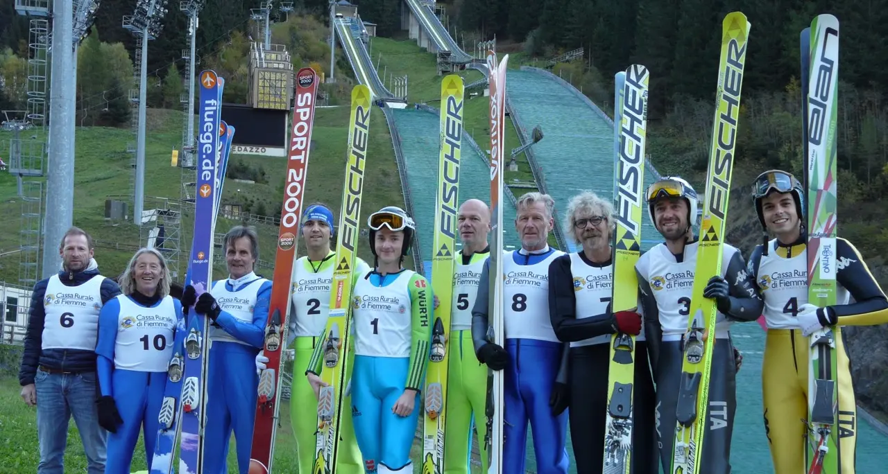 Anche i master si esibiscono al centro del salto di Predazzo