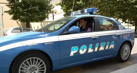 Perquisizioni allo studentato: denunciato giovane pusher con droga e coltello