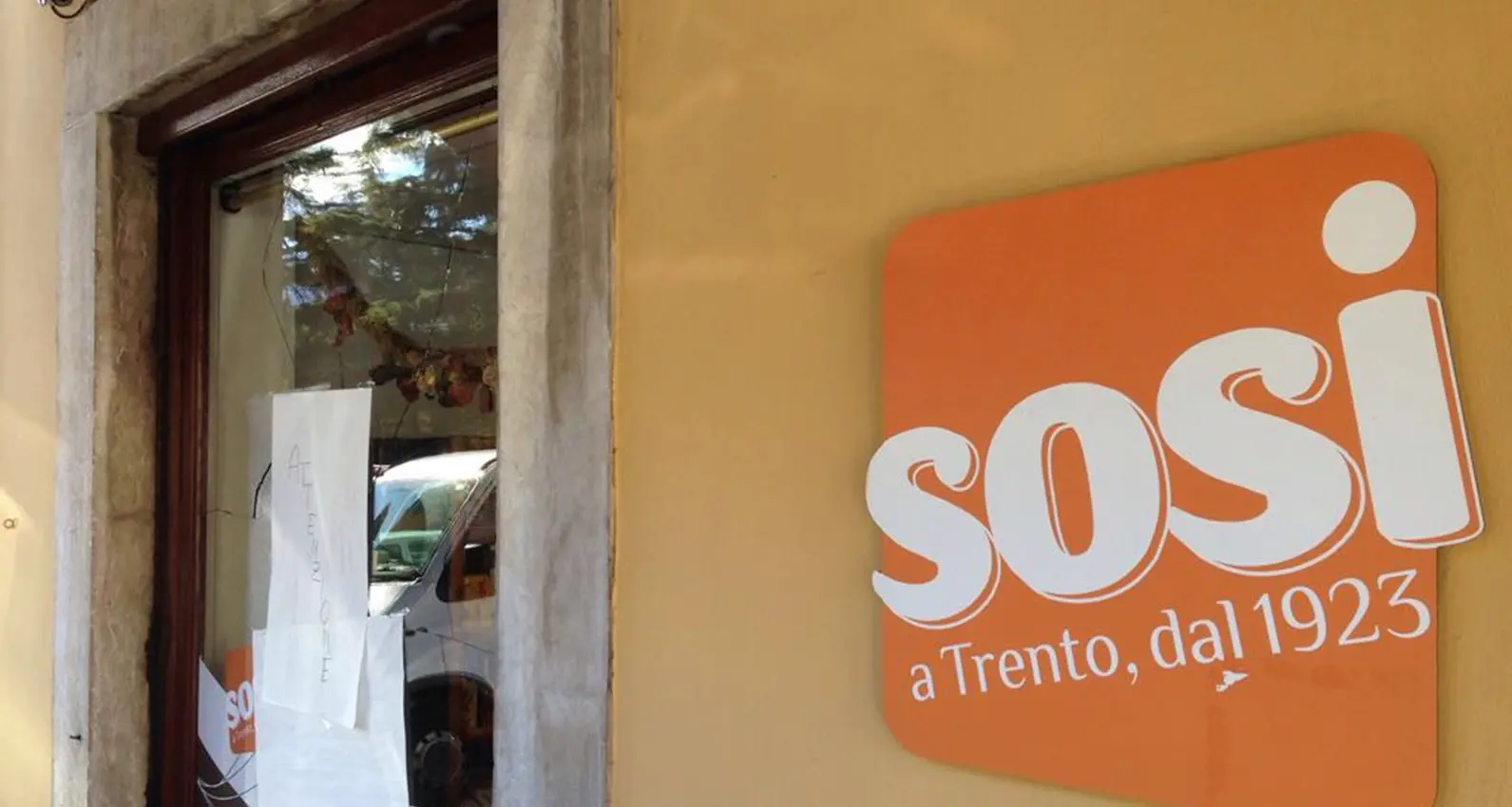 Ladri di nuovo in azione nella notte in città Saccheggiato il negozio Sosi a Port'Aquila