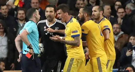 Real-Juve, Buffon espulso «Arbitro cuore di spazzatura»
