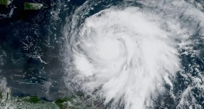 L'uragano Ophelia avanza Allarme in Irlanda e Inghilterra