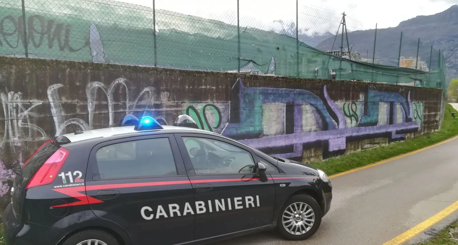 Imbrattano la ciclabile, presi «Abbiamo avuto l'ispirazione»