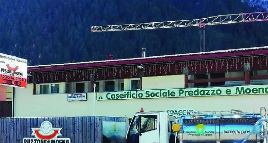 Precipita nel vano montacarichi Grave giovane operaio a Predazzo