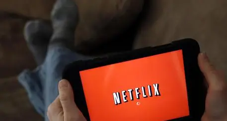 Balzo di ricavi e abbonati, Netflix corre in Borsa