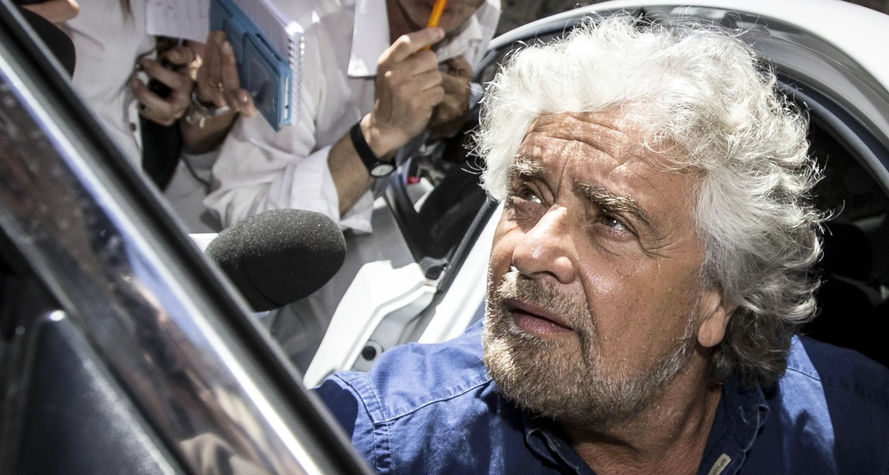 Grillo attacca Salvini: «Ha pensieri di un livello da spaghetti western. Lo manderei a calci a a lavorare»