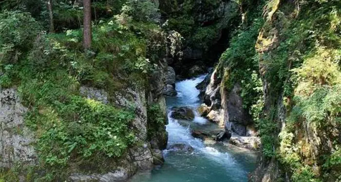 Il cadavere di un uomo ripescato nel fiume Isarco