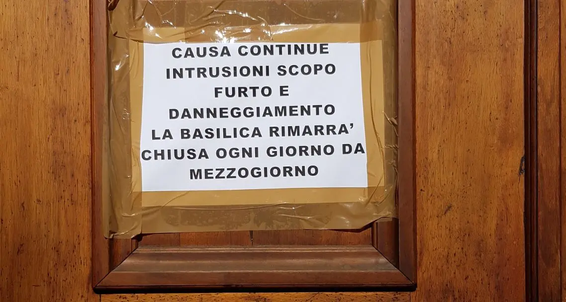 Furti, danneggiamenti, intrusioni e vandalismi Il parroco chiude le porte di Santa Maria Maggiore