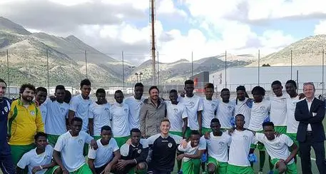 Totò Schillaci allena una squadra minori profughi
