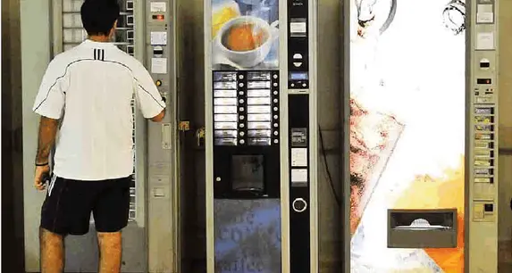 Tecnico infedele rubava le monetine dei distributori