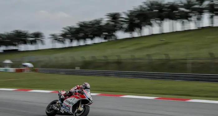 MotoGp in Malesia, trionfa Dovizioso. Il Mondiale si decide a Valencia