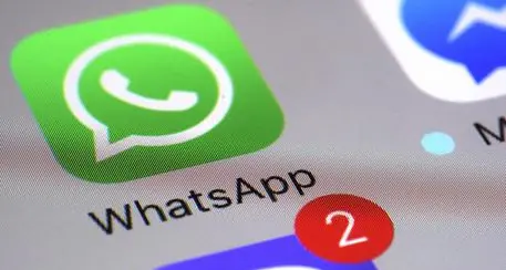 WhatsApp vuole far cassa, lancia servizio per aziende