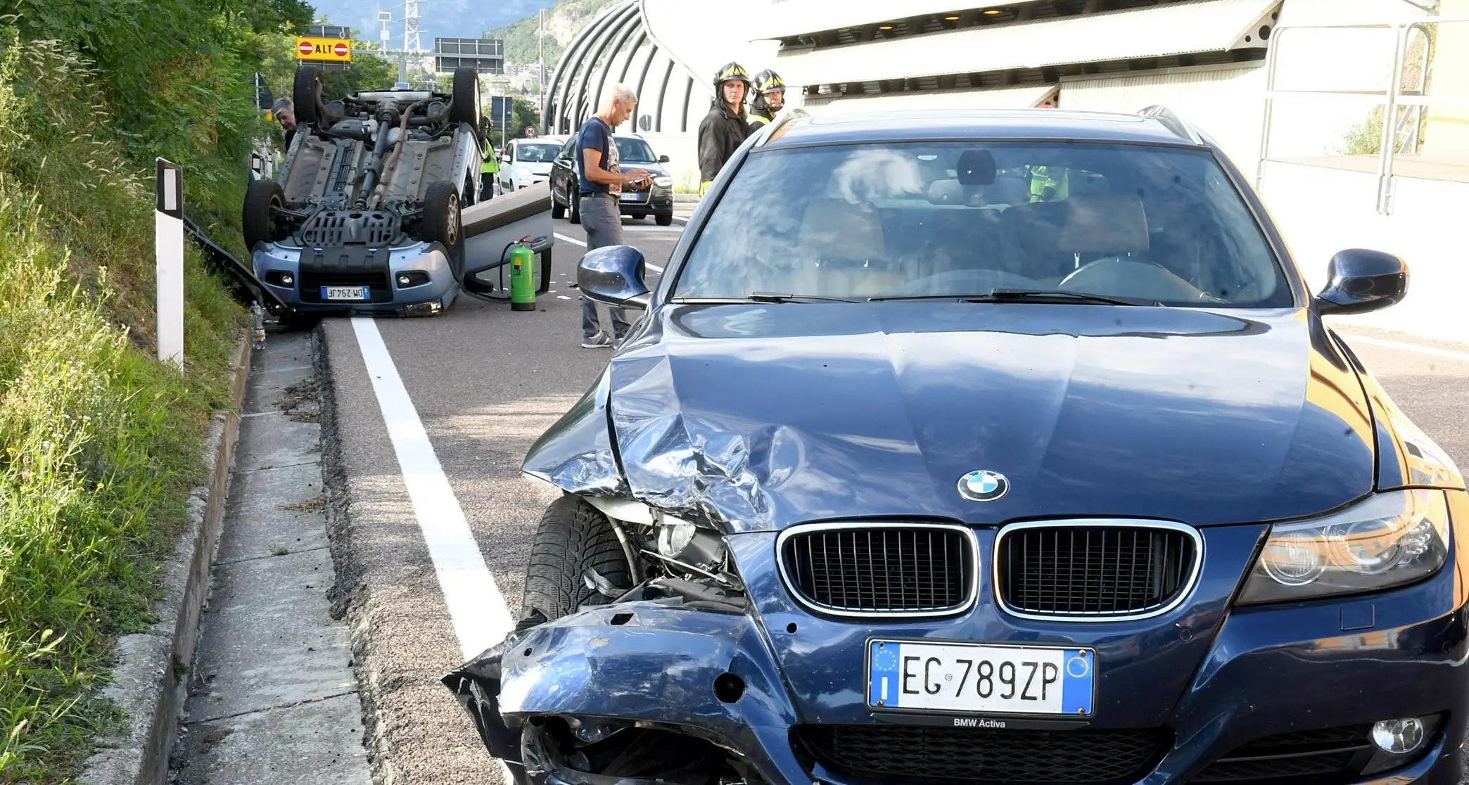 Fiat Panda tamponata finisce ruote all'aria