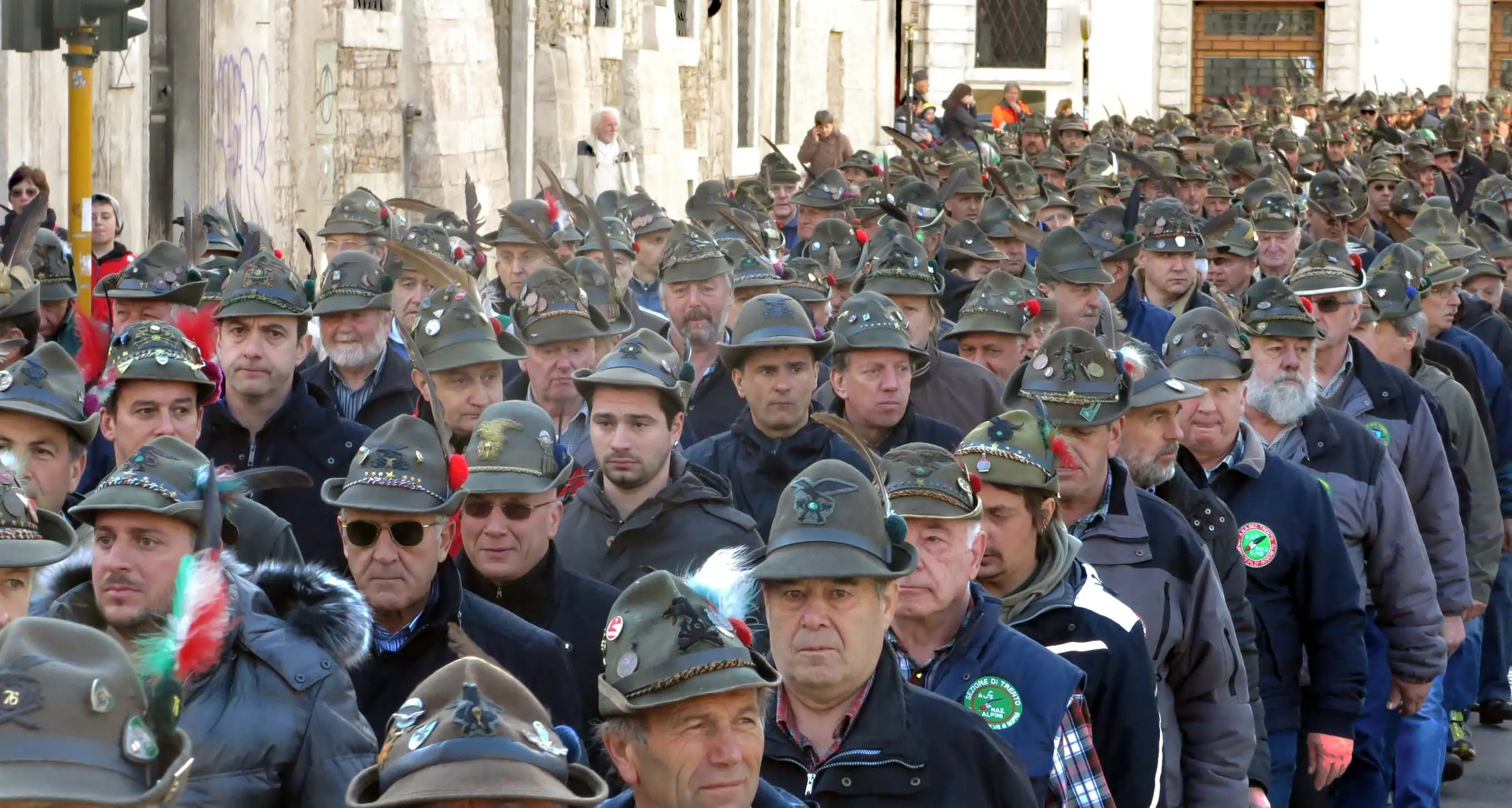Adunata, agli alpini carrelli Sait e 20mila euro da Rovereto