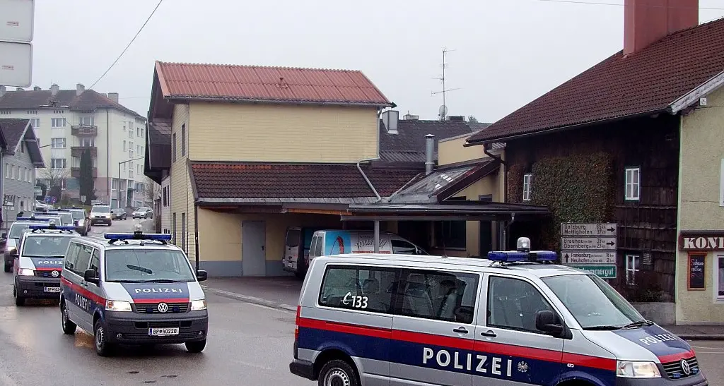 Stermina la famiglia e poi si suicida