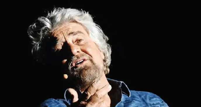 «Tenetevi stretta la vostra autonomia» Beppe Grillo show all'auditorium S.Chiara