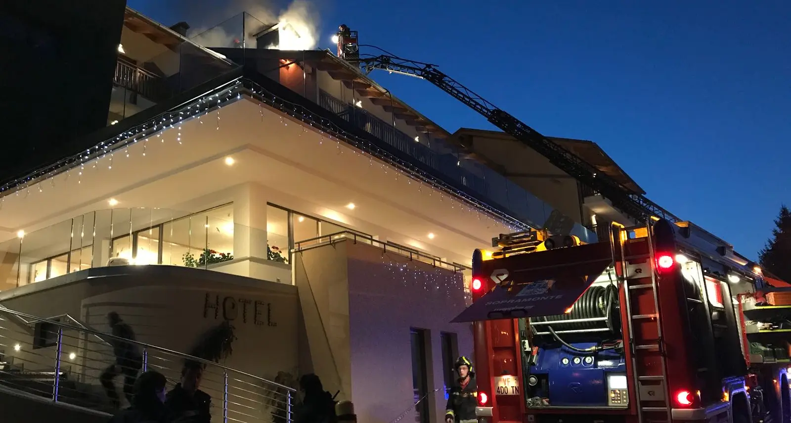 Rogo all'Hotel Monte Bondone Vigili del fuoco in azione