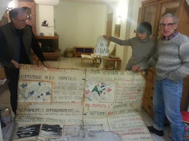 Ezio Paris Lucia Bragagna e Luciano Martinello con striscioni Piedicastello