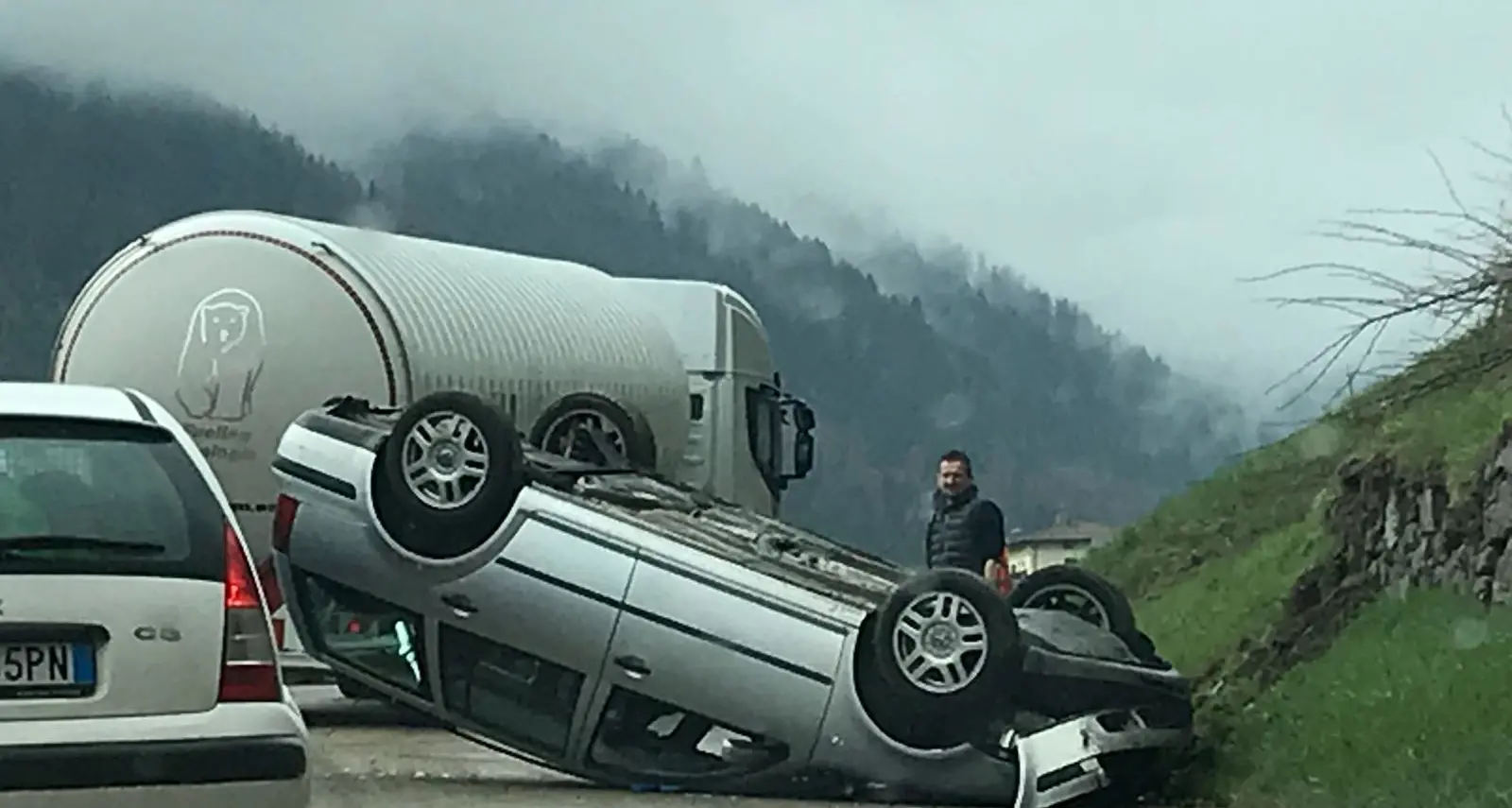 Automobile si ribalta in val di Sole: incidente tra Mezzana e Commezzadura