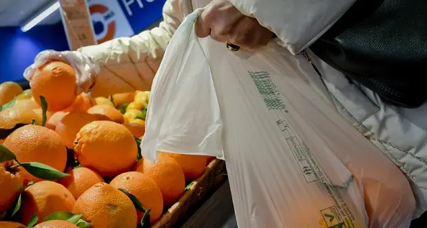 I sacchetti per frutta e verdura si possono portare da casa