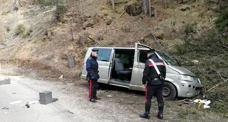 Si schianta col furgone rubato A bordo anche 2 casseforti