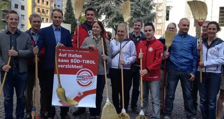 Vilipendio alla bandiera italiana Nuova condanna per Eva Klotz