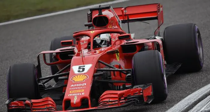 Cina, prima fila tutta Ferrari, pole a Vettel