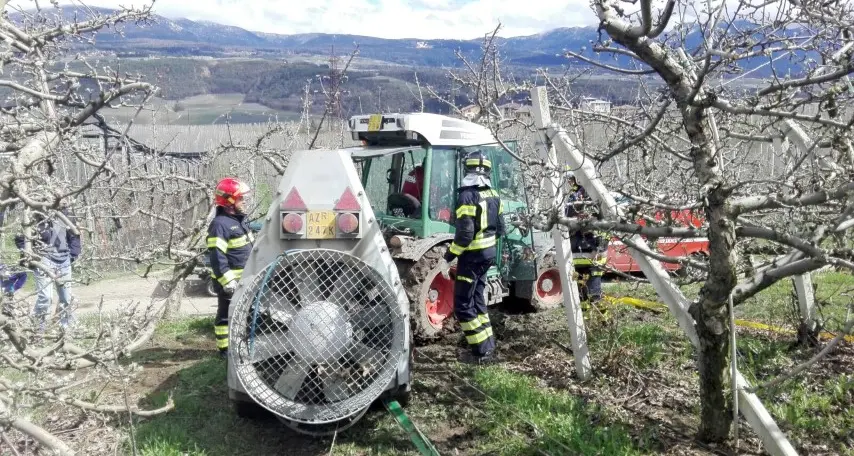 Frutteti fradici per la pioggia I trattori restano impantanati