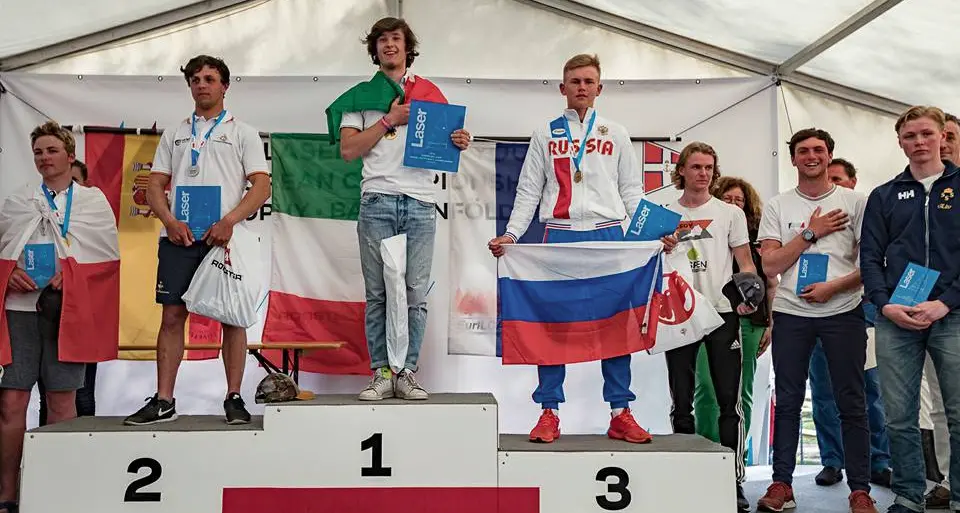 Guido Gallinaro è campione d'Europa Laser Radial Il giovane campione di Riva bissa il titolo