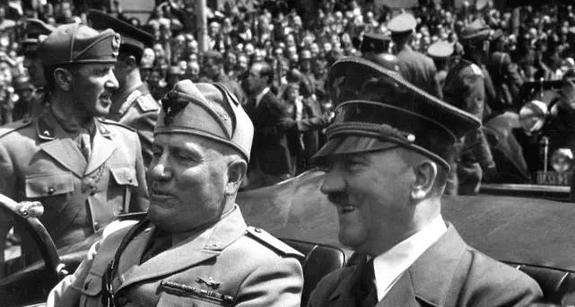 Auguri a Hitler su Facebook Bufera su un professore