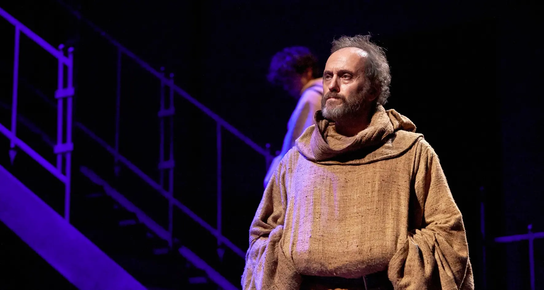Il nome della rosa, applausi alla trasposizione teatrale