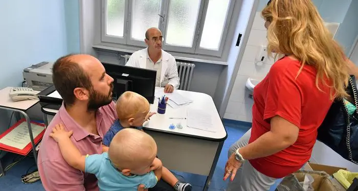 Vaccini, i No Vax continuano a resistere A gennaio su 1.600 inviti, 562 accettati
