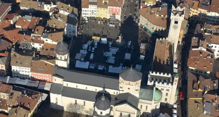 Il duomo di Trento aperto 24 h su 24
