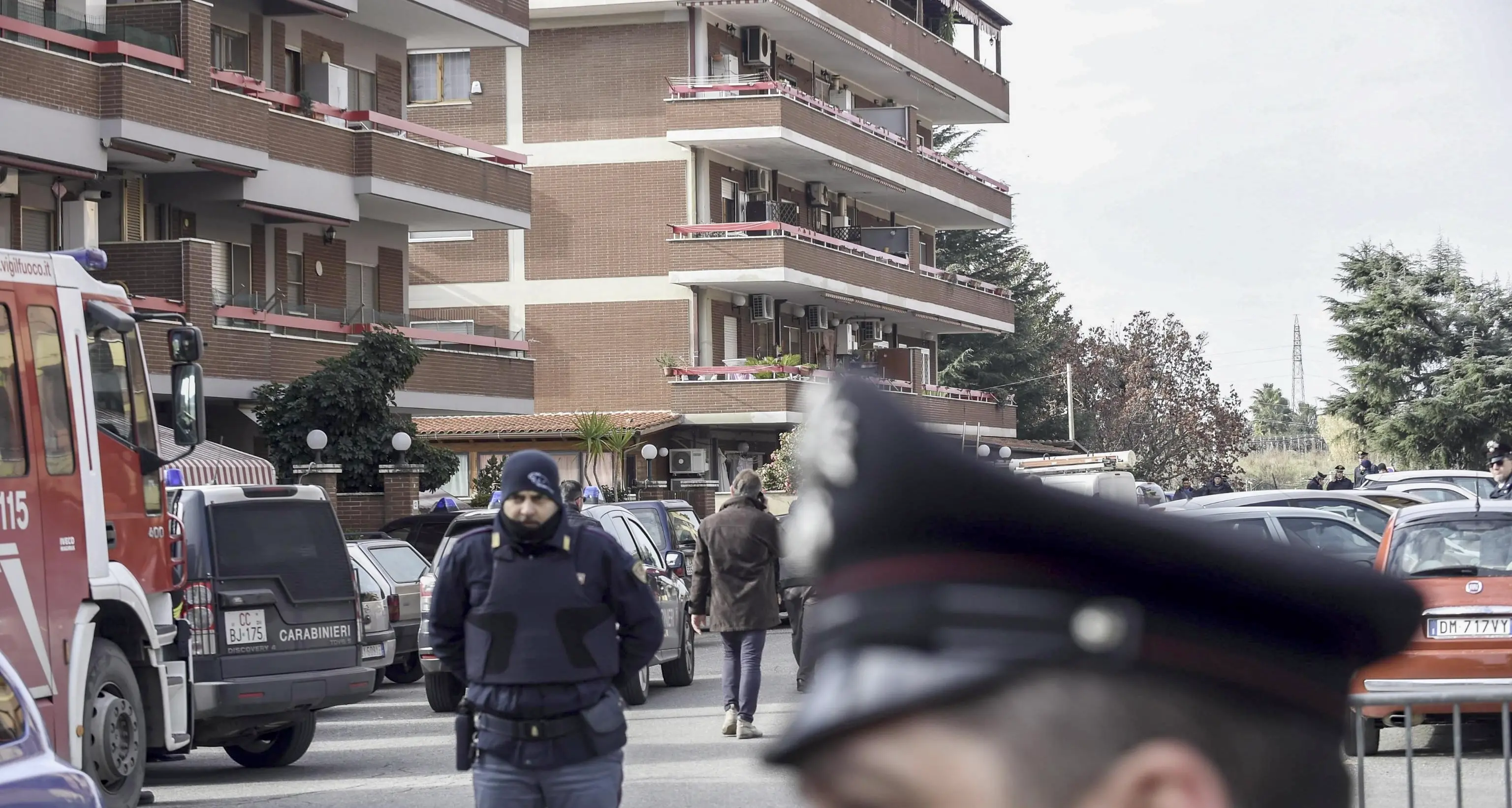 Carabiniere spara alla moglie E si barrica in casa con figlie