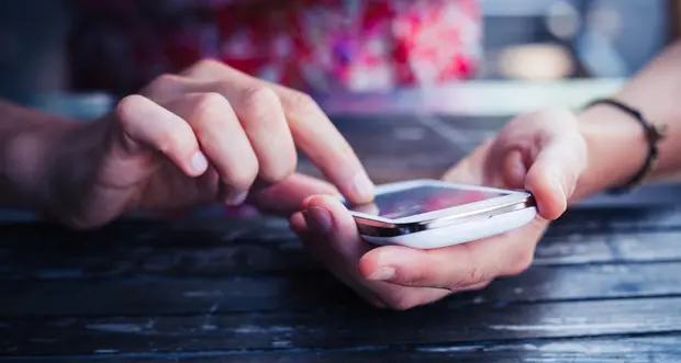 Pediatri: «Mai smartphone e tablet prima dei due anni»
