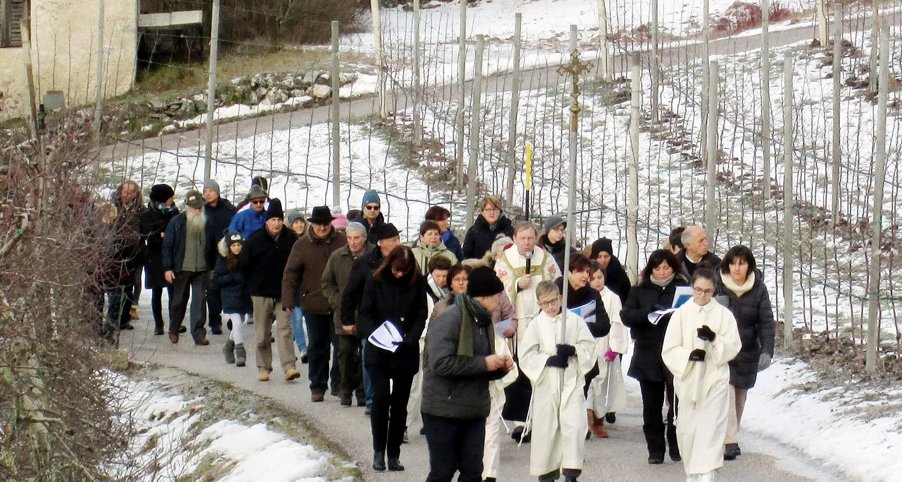 Processione sulle orme dell'eremita Pallauro
