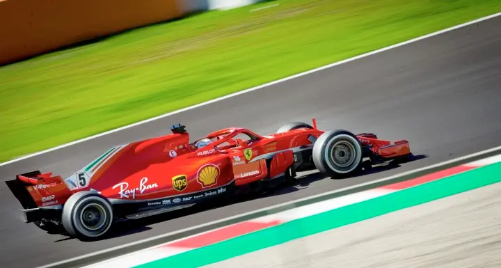 Vettel brilla a Montmelò Tanti giri e miglior tempo