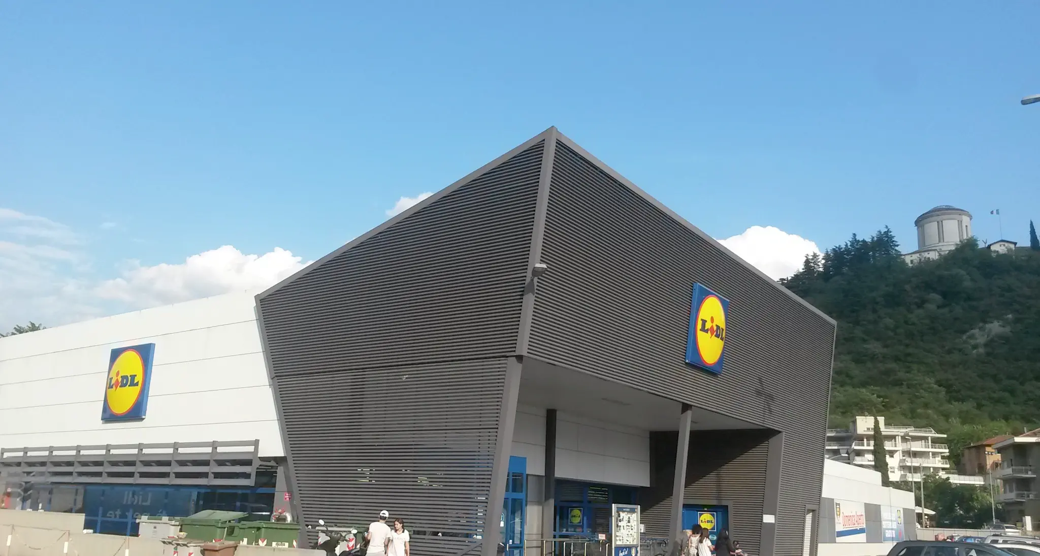 Verso l'apertura il nuovo Lidl in via Brennero, all'ex Frizzera