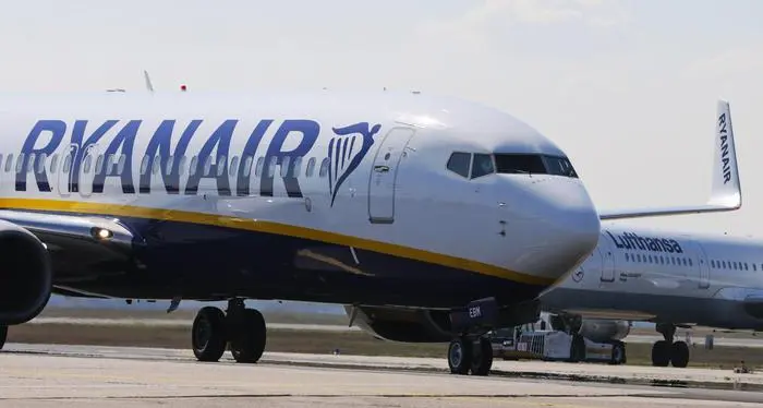 Ryanair cancella 2 mila voli «Per garantire la puntualità»