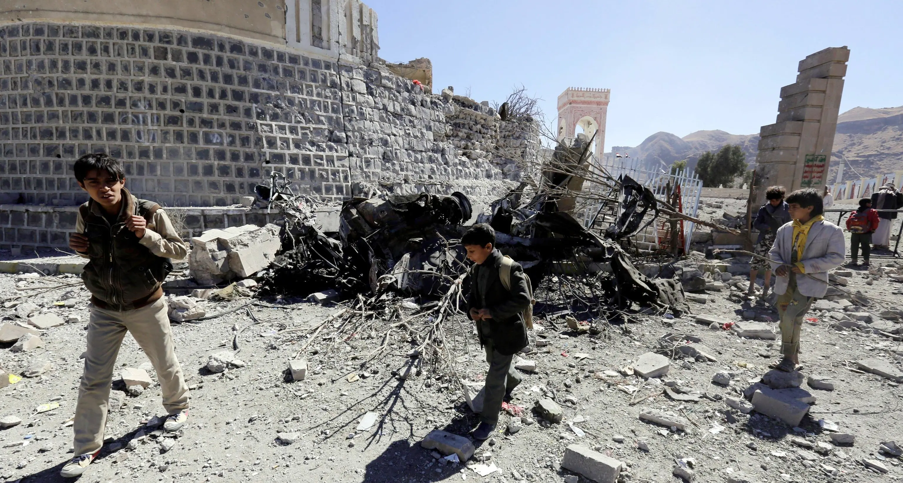 Yemen: media,50 morti in raid coalizione