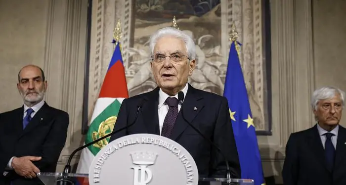 Mattarella mette il veto su Savona ministro Conte rinuncia al mandato, ira di Salvini