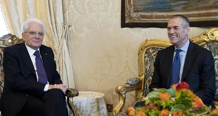 Cottarelli da Mattarella per l'incarico di governo Salvini a Berlusconi: «Se lo vota salta l'alleanza»