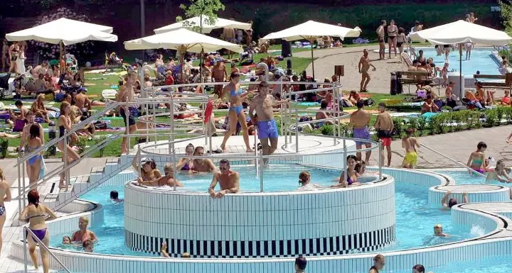 Piscine altoatesine a metà prezzo con l'EuregioFamilyPass
