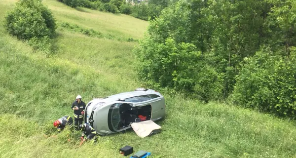 Fuori strada con l'auto: donna ferita nelle Giudicarie