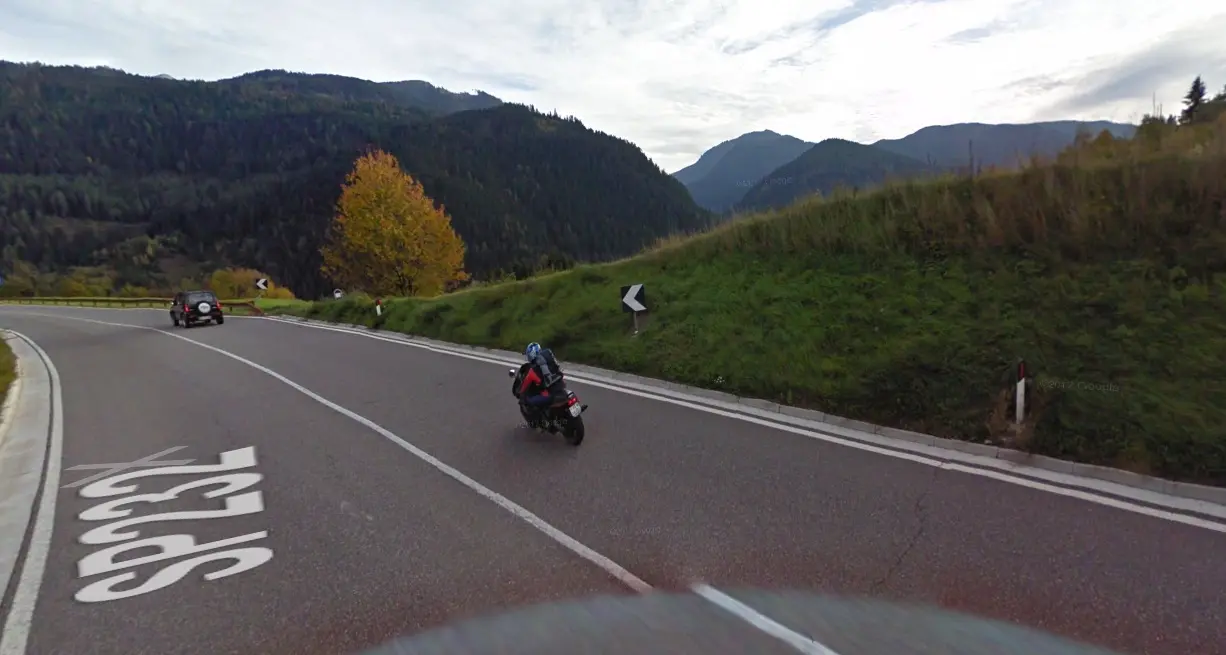 Molina di Fiemme, auto si ribalta: in ospedale un'intera famiglia