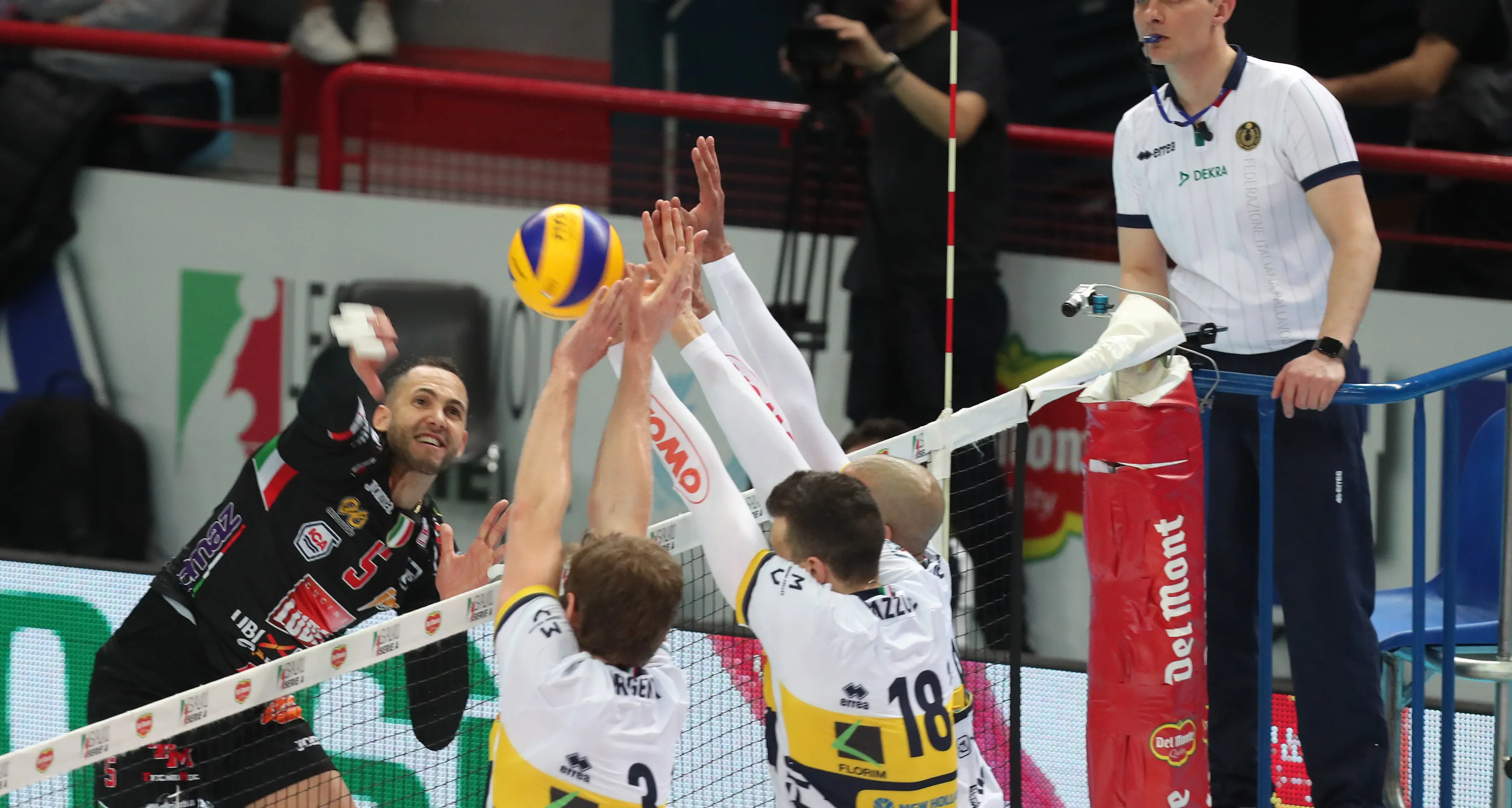 Volley, Modena vince gara2 e impatta con Civitanova