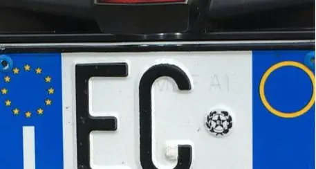 La «G» diventa una «C» Moto sequestrata per la targa contraffatta