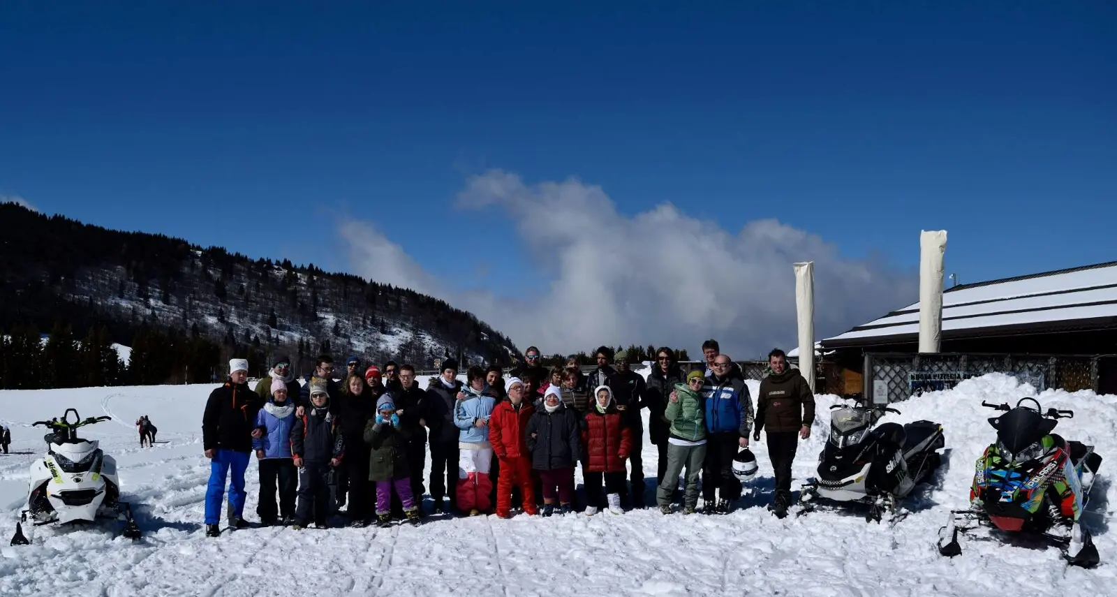 Ragazzi Anffas sulla neve, un successo la giornata tra motoslitte, ciaspole e sci