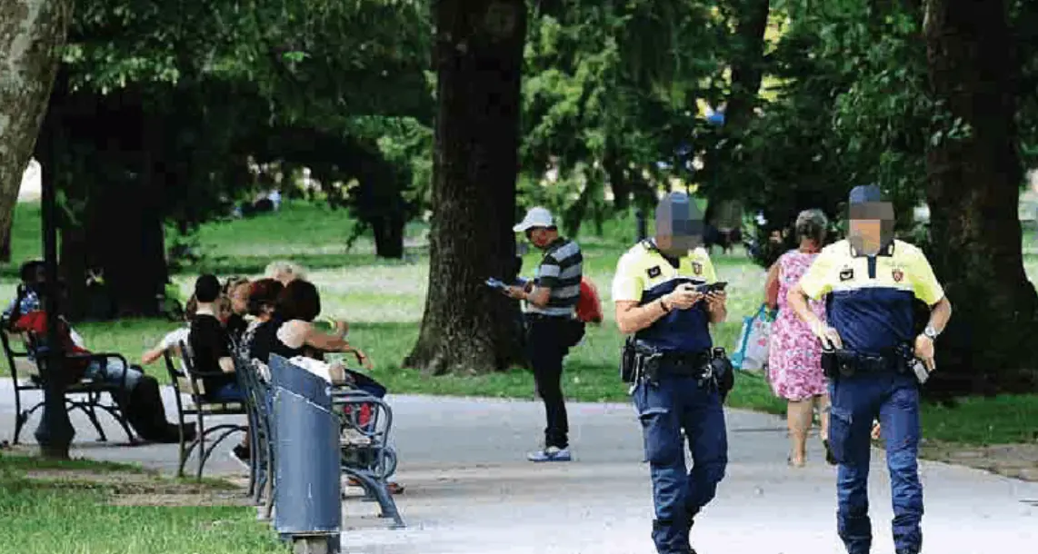 «Alcol, i divieti ci sono ma nessuno li applica» La protesta dei cittadini contro il degrado urbano