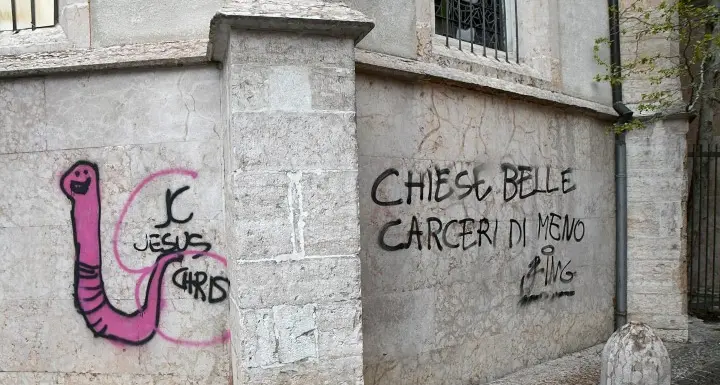 «Chiesa S. Pietro: una vergogna» La lettera aperta all'Adige da oltre 530 residenti