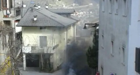 Automobile in fiamme a Susà Intervento dei Vigili del fuoco